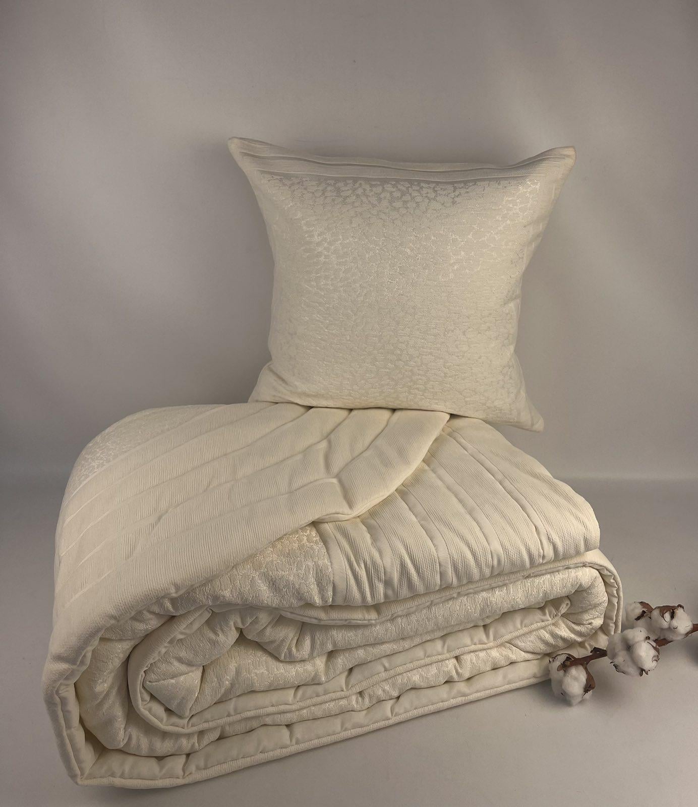 Покрывало Maison D'or Corinne Hermes 260x260 см Ecru (CN36618)