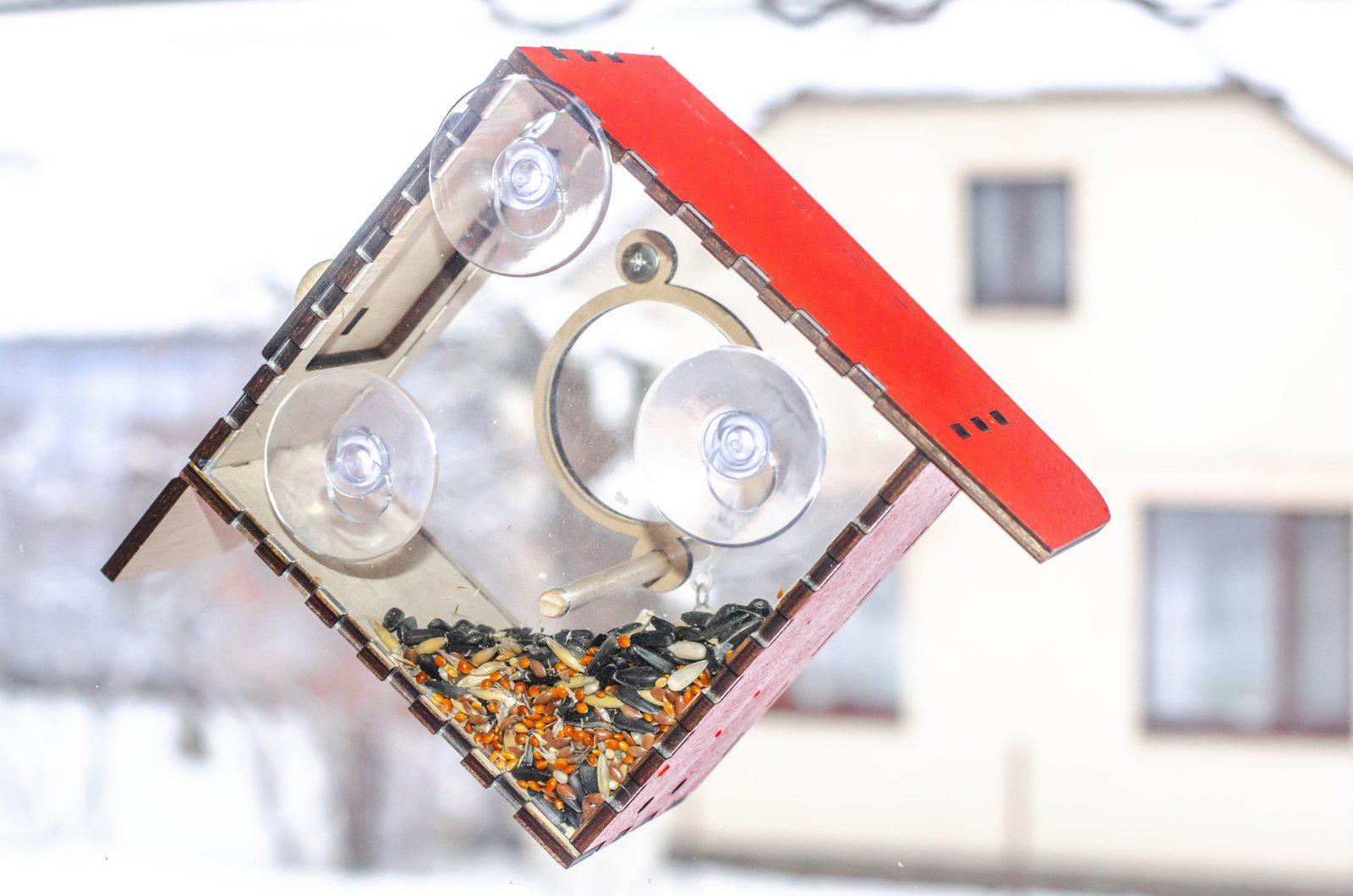 Кормушка на окно на присосках Колокольчик Красный (0002162) - фото 3 Кормушка на окно на присосках Колокольчик Красный (0002162) - фото 3