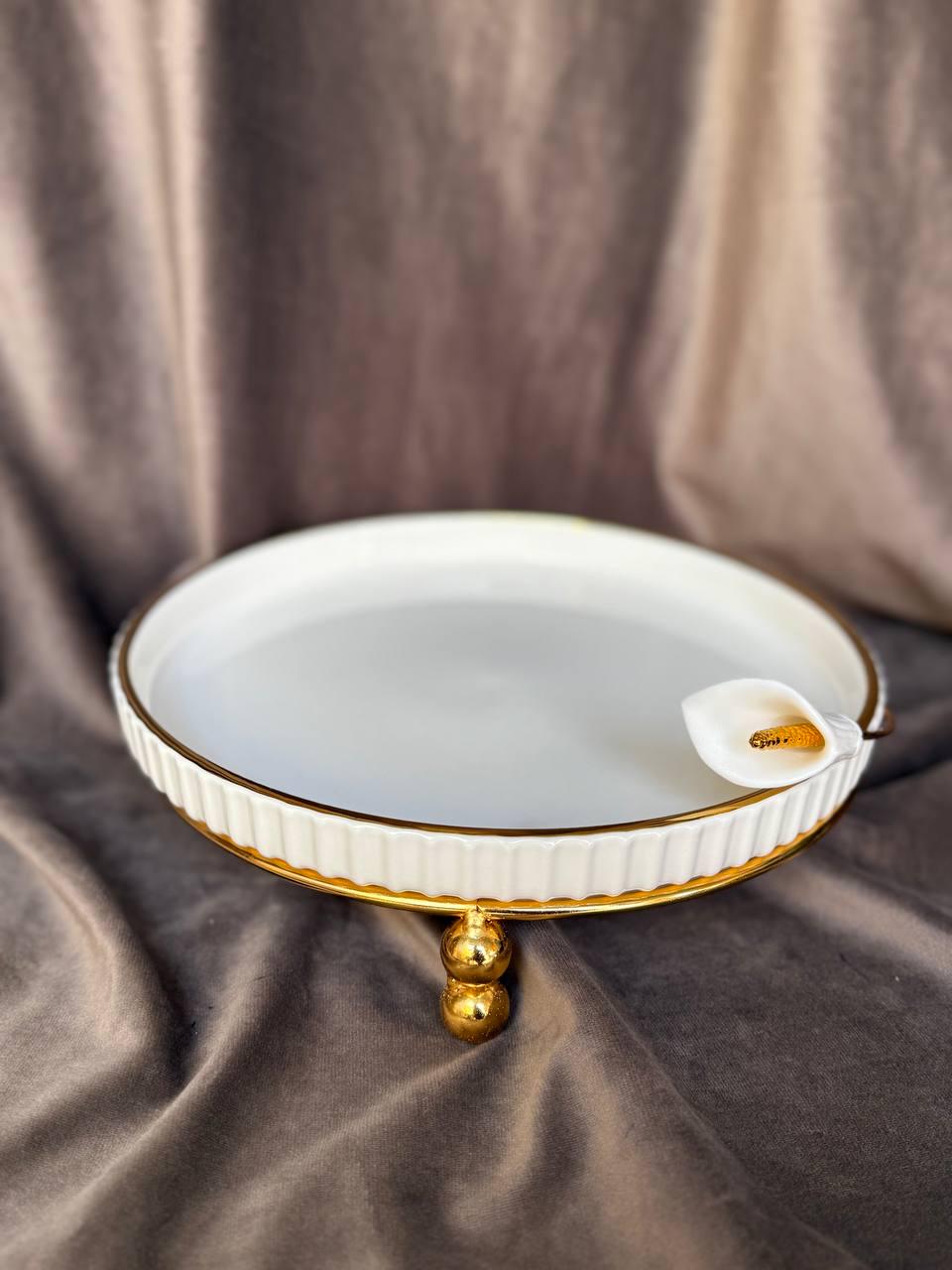 Тарелка сервировочная Yiwu LB-1573BH фарфоровая 25 см Белый с золотым (33539163)