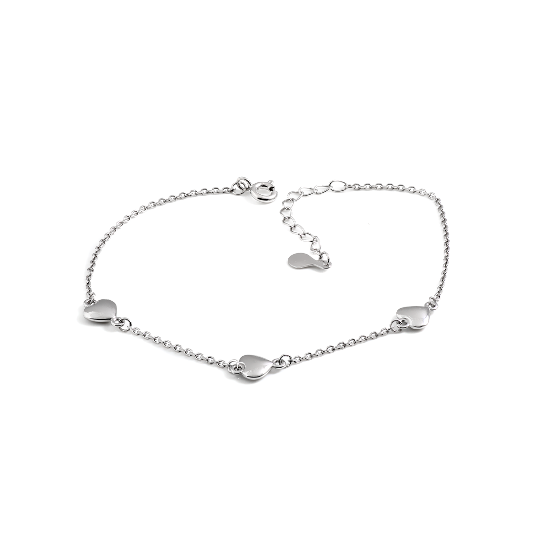 Серебряный браслет с тремя миниатюрными сердцами на тонкой цепочке