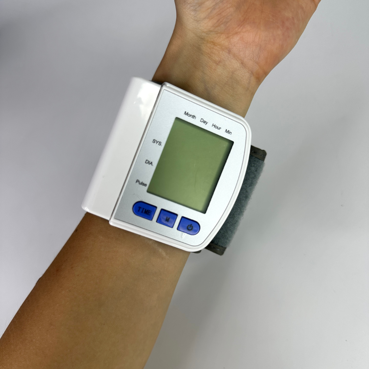 Тонометр автоматический на запястье с футляром Белый (CK-102S) - фото 3