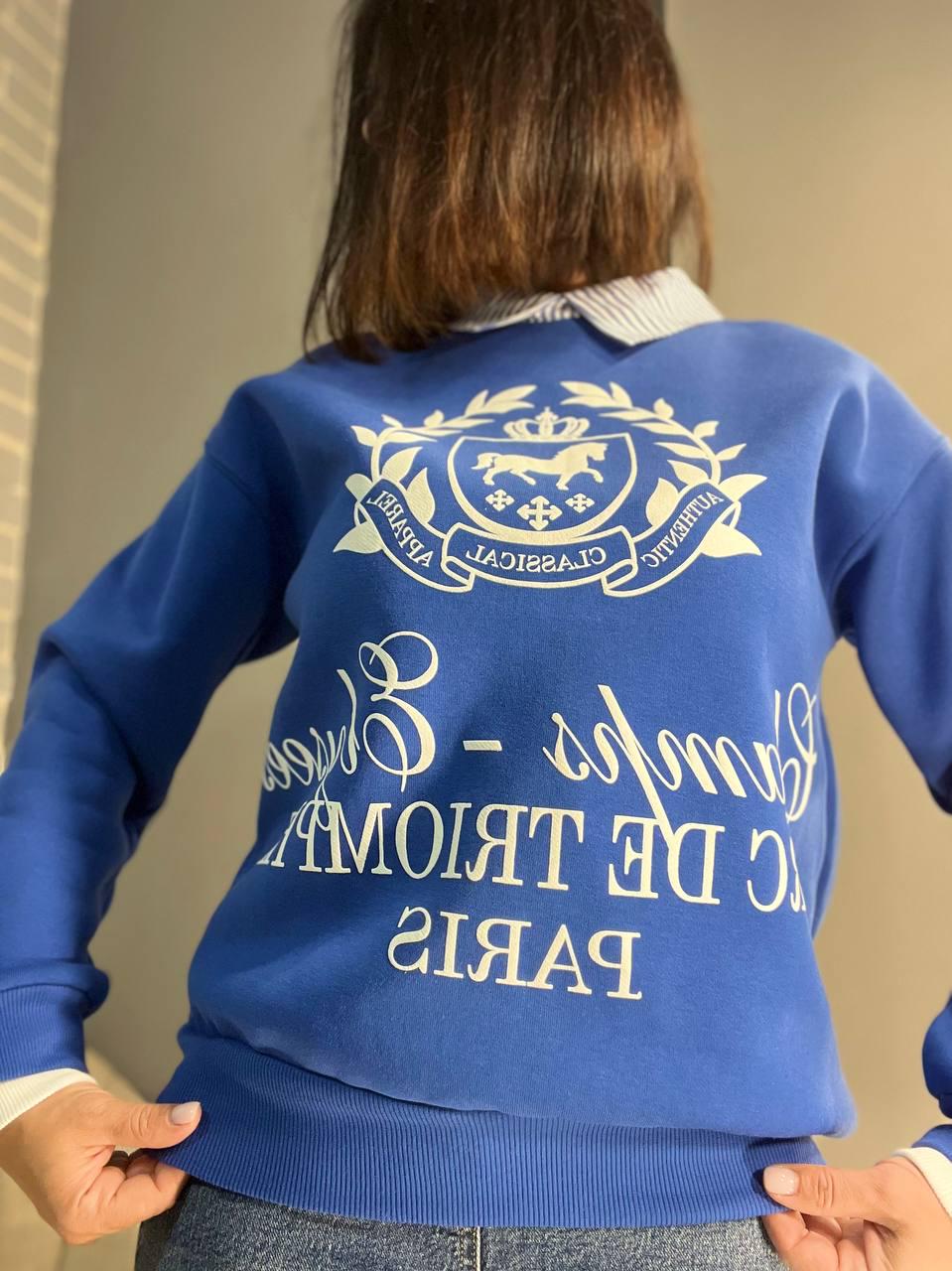 Свитшот женский OLIVIA 2473 с воротником и рисунком спереди утепленный на флисе OS Синий (1185) - фото 3
