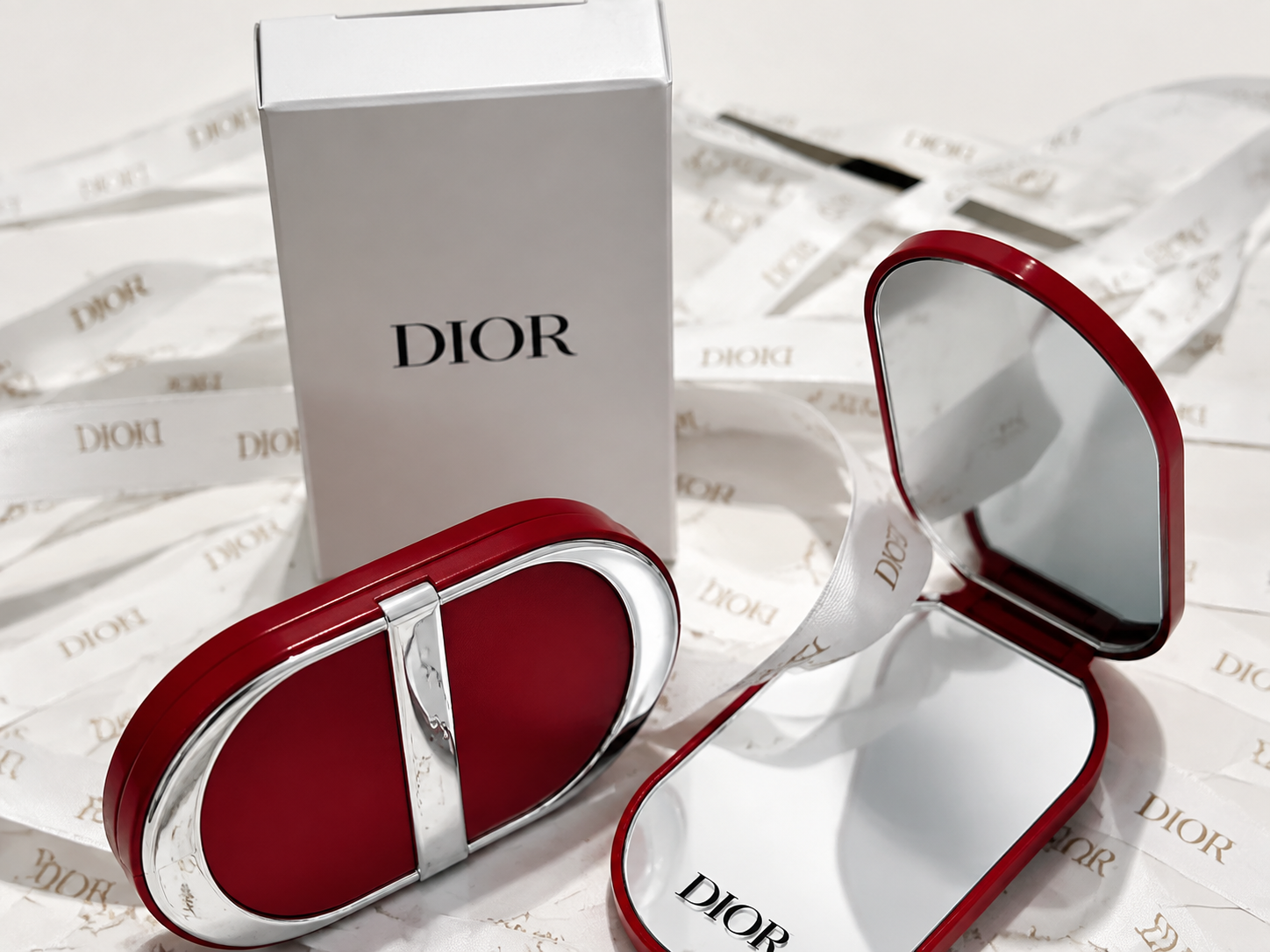 Зеркало компактное Dior Mirror Red - фото 3 Зеркало компактное Dior Mirror Red - фото 3