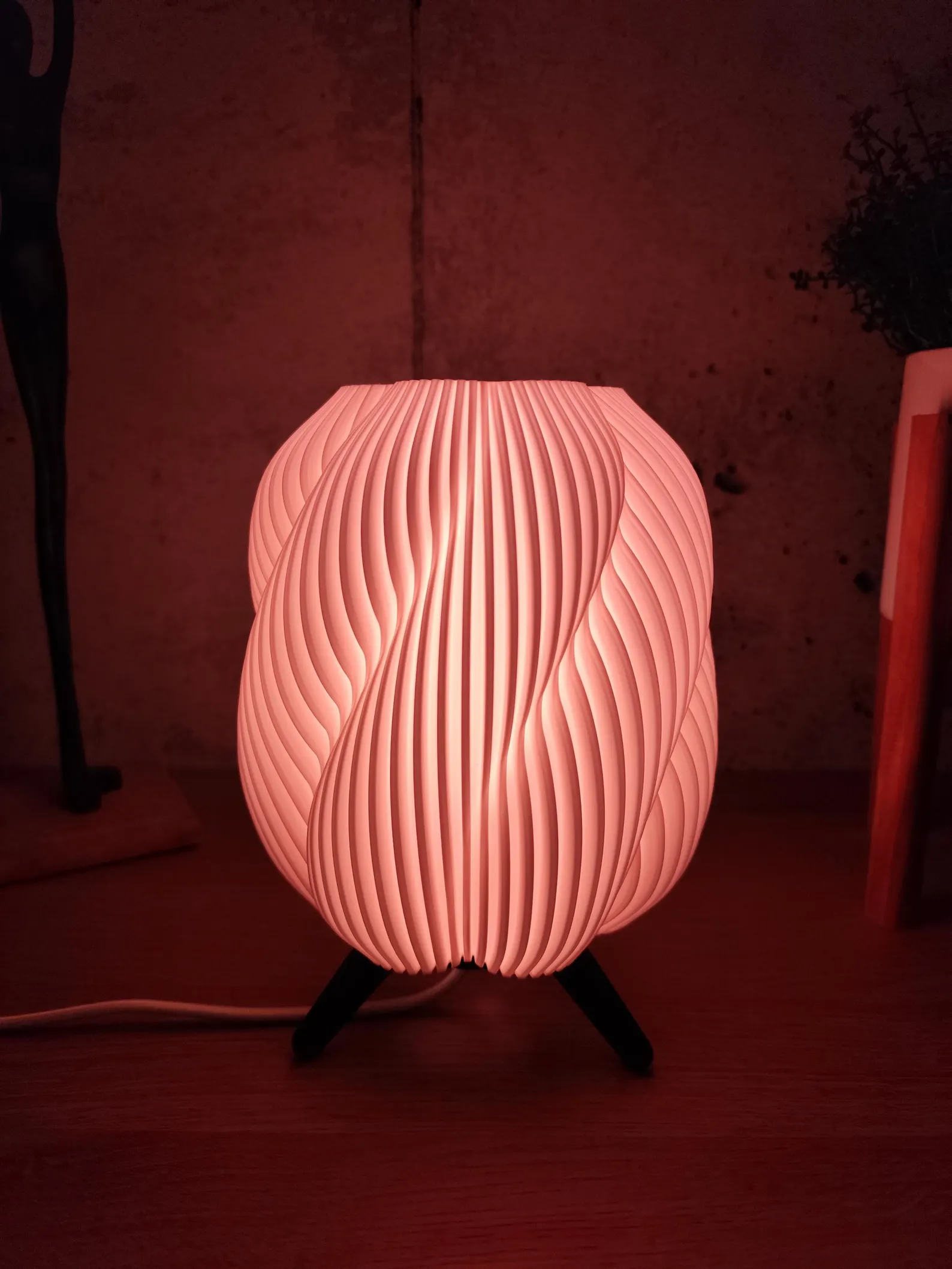 Настольная лампа декоративная WellBrand AirWave Modern E27 XL 20х20х28 см White/Black - фото 11 Настольная лампа декоративная WellBrand AirWave Modern E27 XL 20х20х28 см White/Black - фото 11