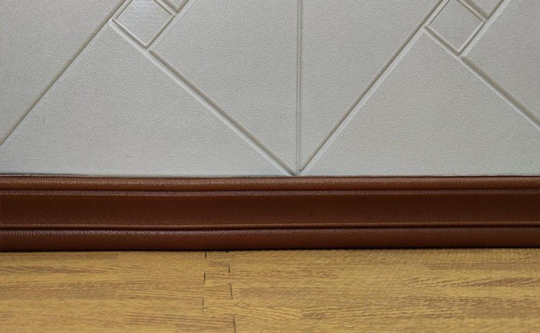 Плинтус самоклеящийся гибкий Коричневый 2400х80 мм (159)