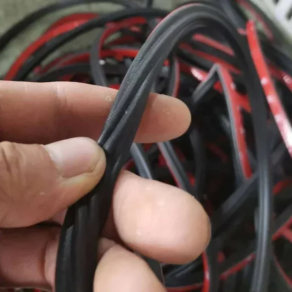 Уплотнитель с клейкой основой для звукоизоляции и герметичности автомобиля D00041-1 - фото 5 Уплотнитель с клейкой основой для звукоизоляции и герметичности автомобиля D00041-1 - фото 5