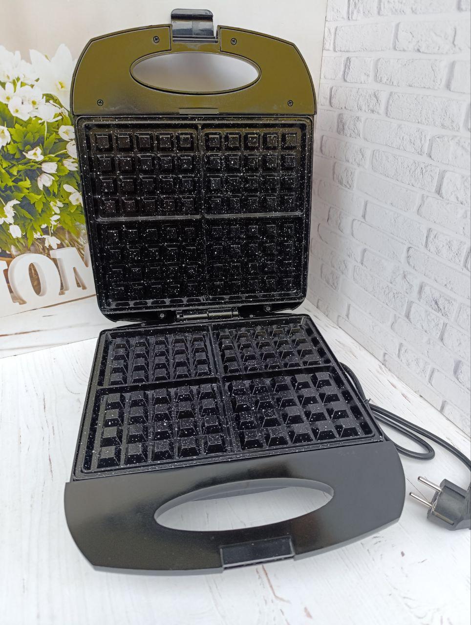 Вафельниця електрична Edenberg EB-64407 з антипригарним покриттям на 4 відділення 2000 Вт (EB-64407)