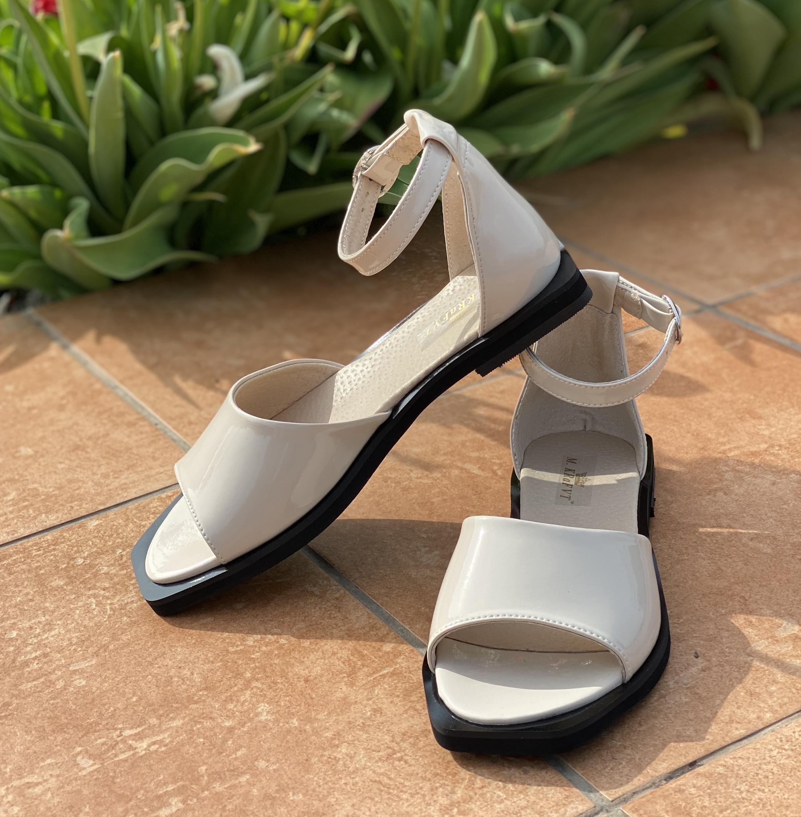 Босоножки женские M.KraFVT 0540 из лакированной кожи на низком каблуке р. 36 Бежевый (1383-36) - фото 2 Босоножки женские M.KraFVT 0540 из лакированной кожи на низком каблуке р. 36 Бежевый (1383-36) - фото 2