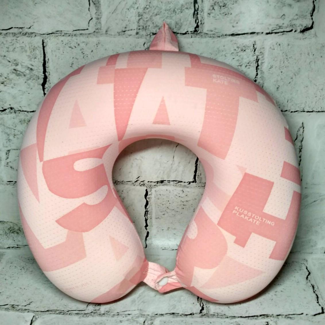 Подушка для путешествий под шею с памятью Буквы 29х26х8 см Розовый (25-2-391) Подушка для путешествий под шею с памятью Буквы 29х26х8 см Розовый (25-2-391)