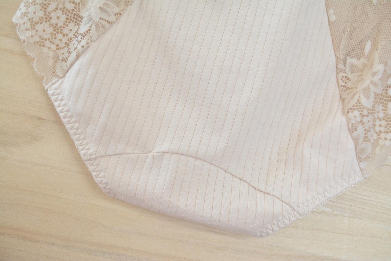 Трусики непромокаемые менструальные в рубчик с кружевными вставками 2XL Бежевый - фото 4