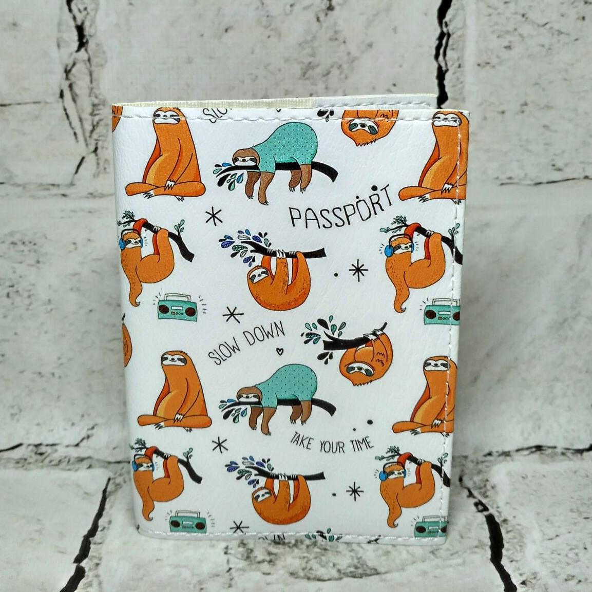 Обложка для паспорта Ленивец экокожа 9,5х13,5 см Белый (180)