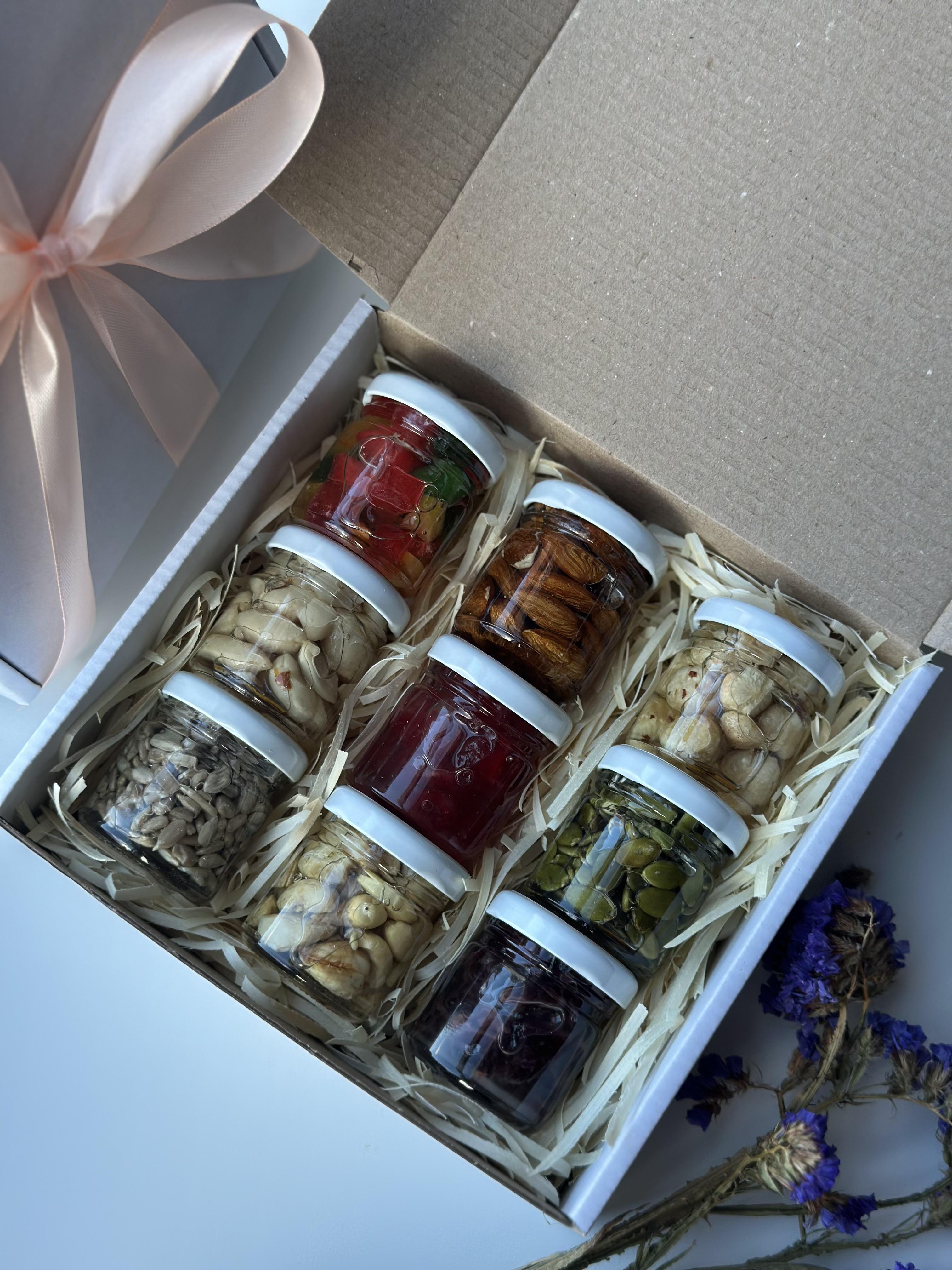 Подарунковий набір у коробці горішки в меді акації 9 баночок по 50 г Білий