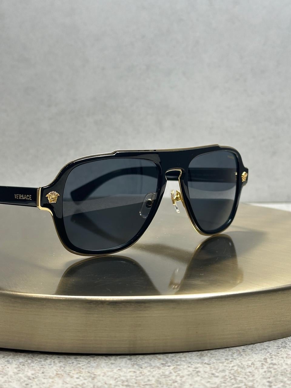 Солнцезащитные очки Versace VE2199 темная линза Медуза унисекс Черный с золотым