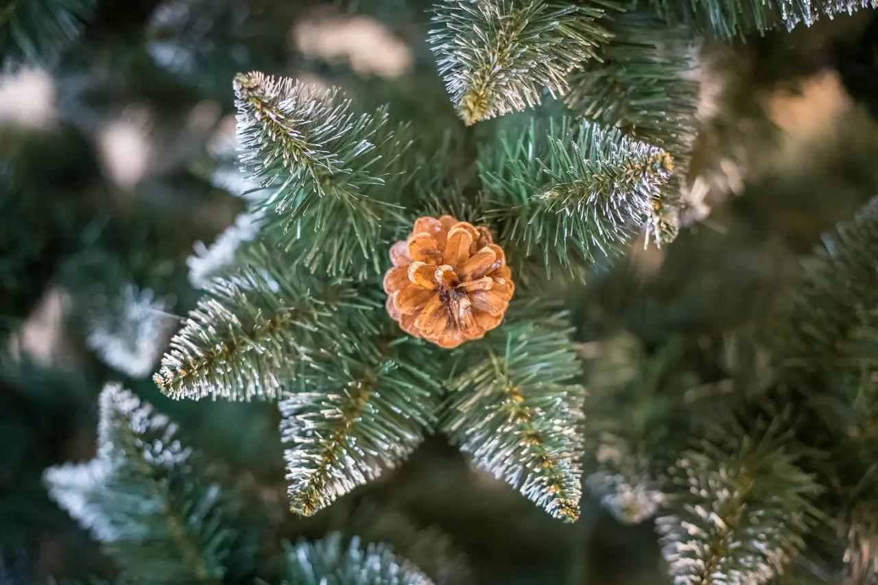 Искусственная елка Элитная с шишками 1,8 м (12891847) - фото 3