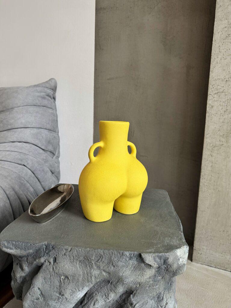 Ваза у формі жіночої попи Лола 25х18 см Жовтий - фото 4 Ваза у формі жіночої попи Лола 25х18 см Жовтий - фото 4