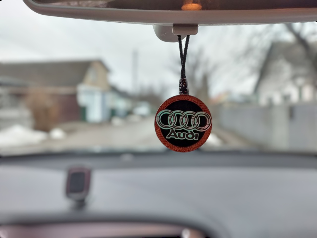 Ароматизатор-подвеска для авто Audi с эффектом переливания (2118764449)