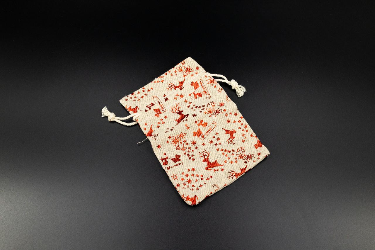 Подарочный мешочек с новогодним принтом на затяжках из мешковины 14х10 см Белый с красным (BGN-114-2) - фото 2 Подарочный мешочек с новогодним принтом на затяжках из мешковины 14х10 см Белый с красным (BGN-114-2) - фото 2