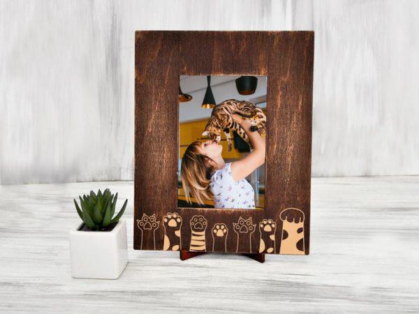 Рамка для фото WoodPresentStudio Лапки 13х18 вертикальная Темное дерево