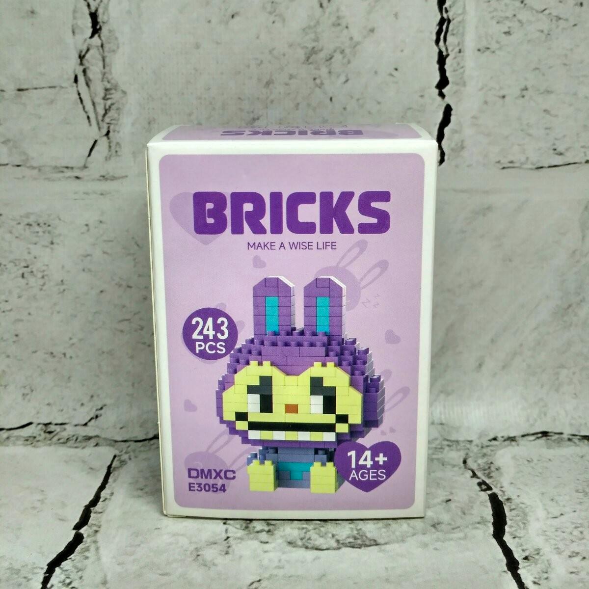 Конструктор фігурка BRICKS пікселі Лабубу 243 деталей Бузковий (E3054) Конструктор фігурка BRICKS пікселі Лабубу 243 деталей Бузковий (E3054)