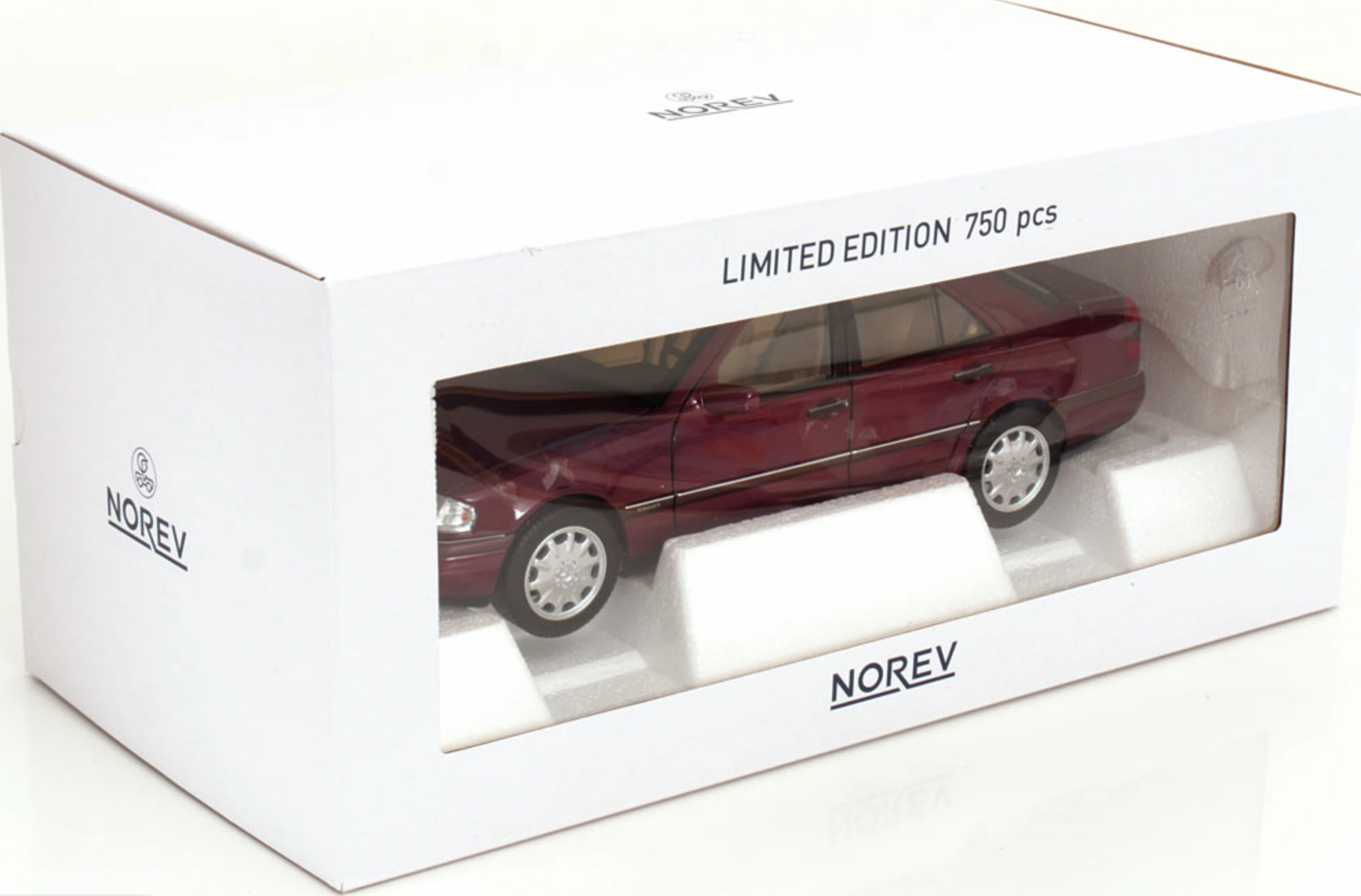 Модель автомобіля Norev Mercedes-Benz C-Class W202 Limousine 1:18 Red Metallic (183370) - фото 4