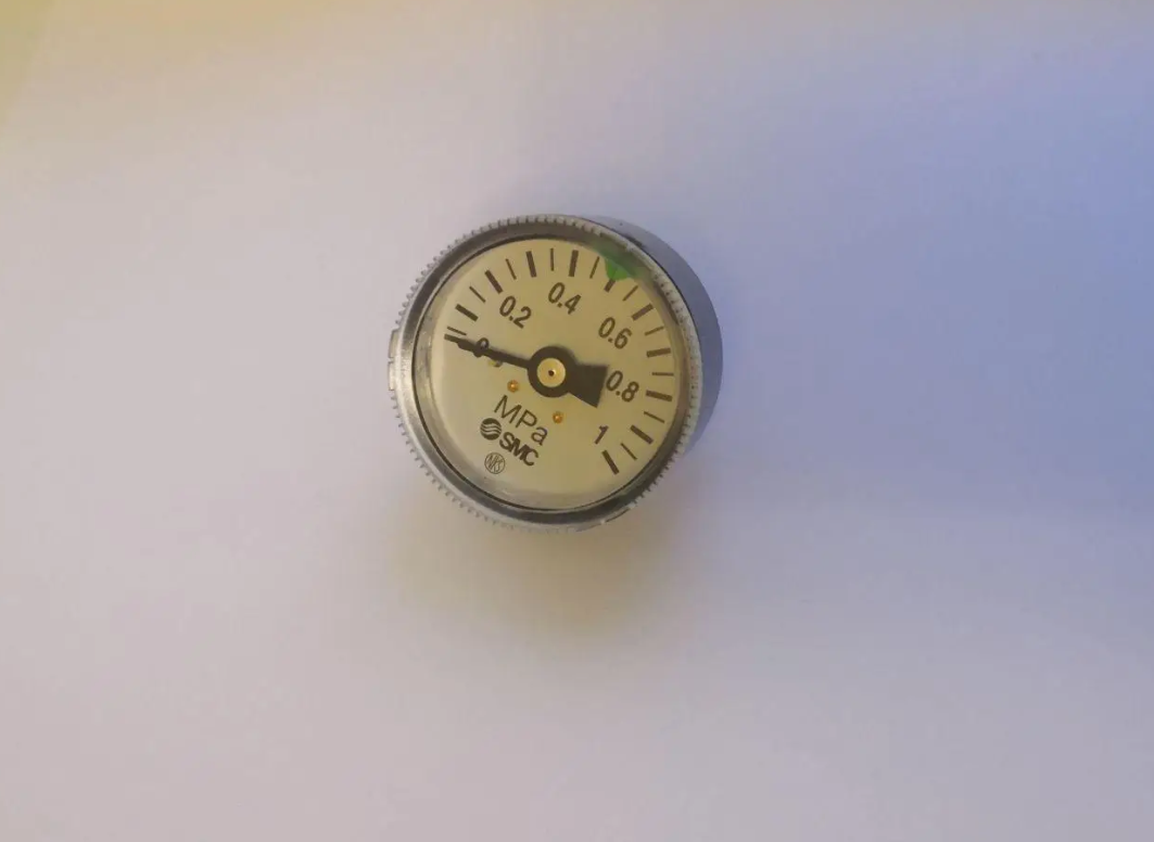 Манометр SMC R 1/8" наружная G46-10-01-L