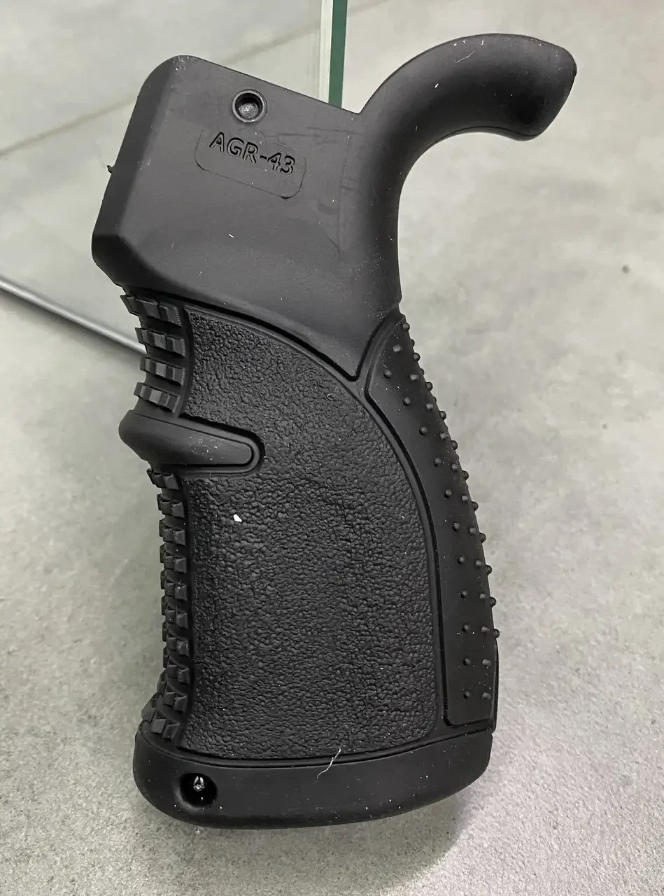 Ручка пістолетна на AR15/AR10 M4/M16 FAB Defence (0605) - фото 4 Ручка пістолетна на AR15/AR10 M4/M16 FAB Defence (0605) - фото 4