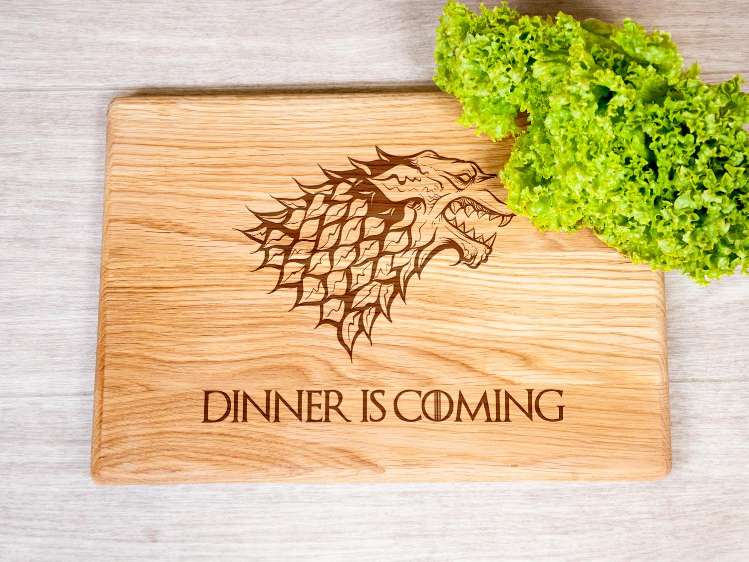 Дубовая разделочная доска WoodPresentStudio “Dinner is coming” 25х40 см