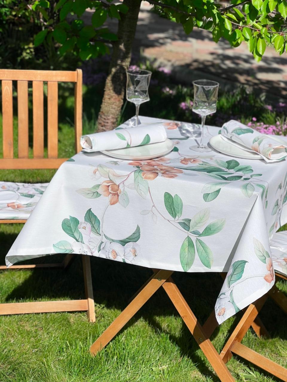 Скатертина водовідштовхувальна з 3D принтом Яблуневий цвіт 120x100 см/2 серветки 30x40 см (852-3)