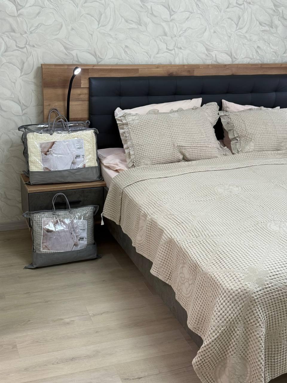 Комплект вафельний євро покривало 200х230 см/наволочки з рюшами 2 шт. 50х70 см Сірий (П4К-al-n-vaf-001) - фото 8 Комплект вафельний євро покривало 200х230 см/наволочки з рюшами 2 шт. 50х70 см Сірий (П4К-al-n-vaf-001) - фото 8