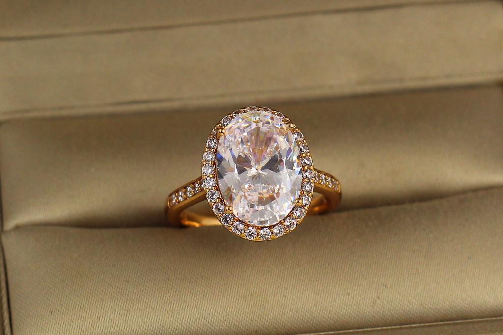 Кольцо Xuping Jewelry Малинки с белым камнем р. 18 Золотистый (35435586)