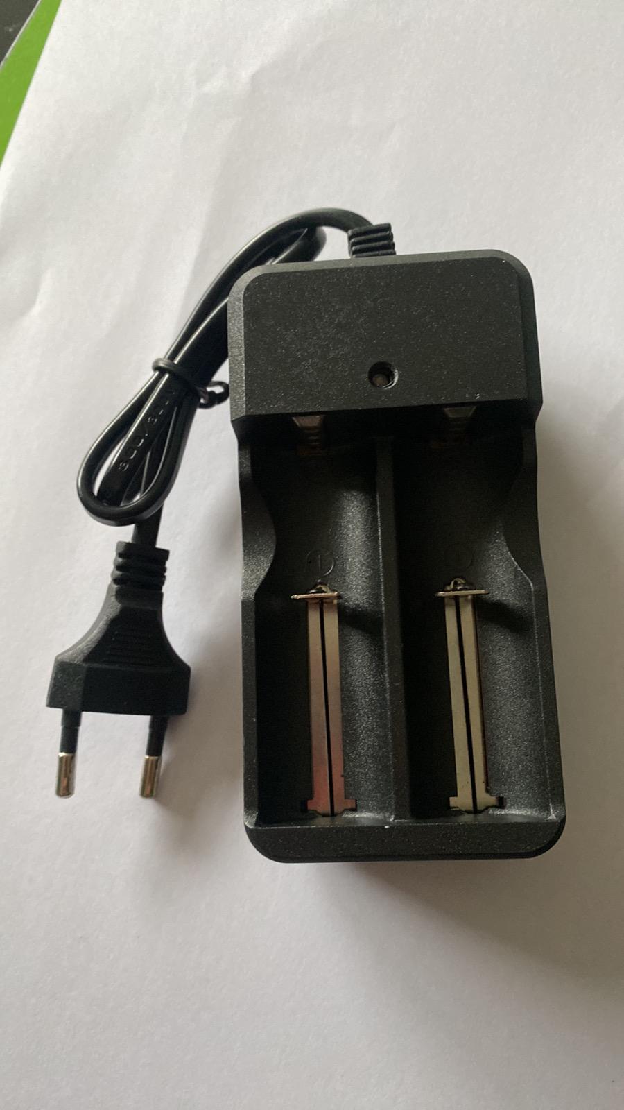 Зарядка MD282A 2 аккумулятора 14500/16340/18650/26650