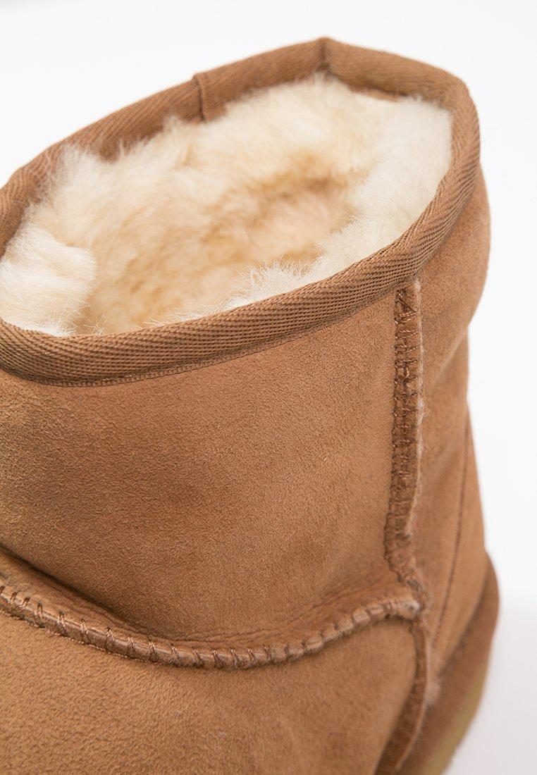 Угги женские UGG Classic Mini II р. 36 Chestnut (1016222) - фото 6 Угги женские UGG Classic Mini II р. 36 Chestnut (1016222) - фото 6