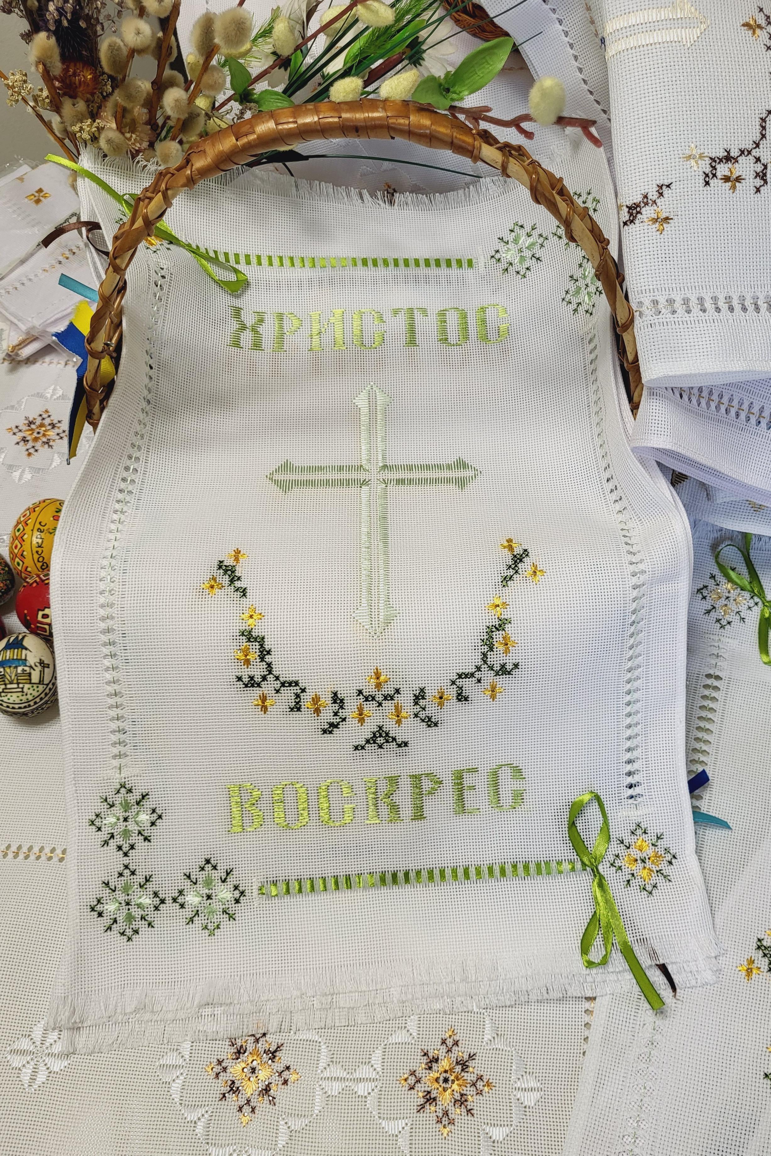 Салфетка-полотенце вышитая на пасхальную корзину ручная вышивка (Арт-054зел)