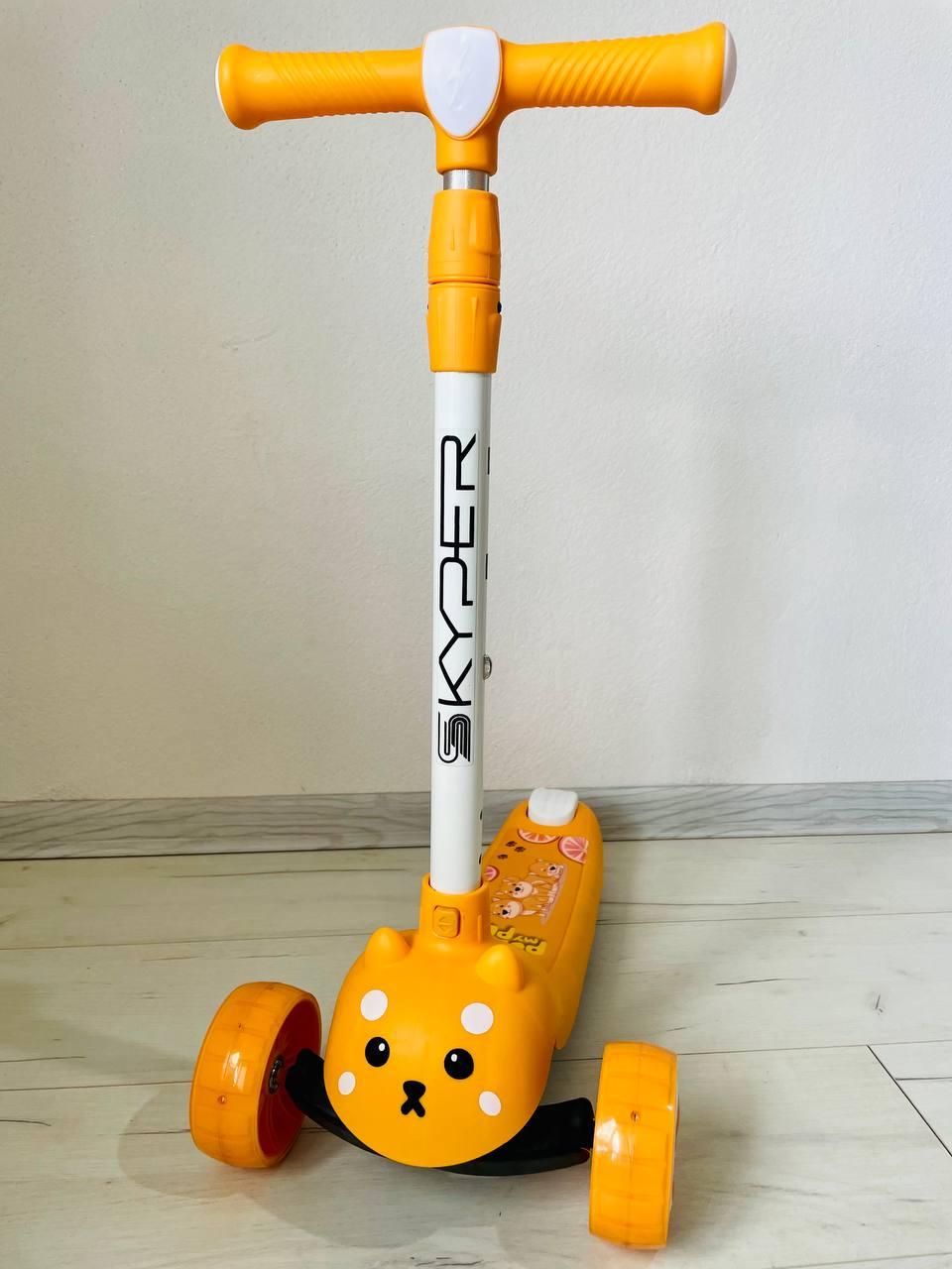 Самокат трехколесный Skyper DS-20745 со светом музыкой и подсветкой 109х44 мм