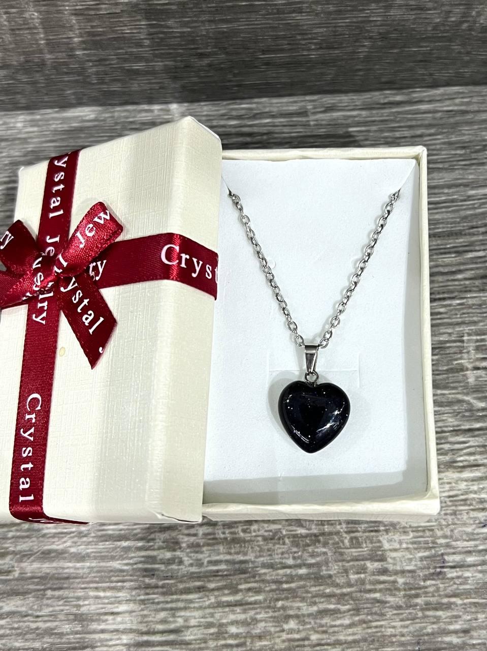 Кулон с натуральным камнем Авантюрин Ночи Каира в форме мини сердечка на цепочке ювелирная сталь в подарочной коробочке (16308) Кулон с натуральным камнем Авантюрин Ночи Каира в форме мини сердечка на цепочке ювелирная сталь в подарочной коробочке (16308)