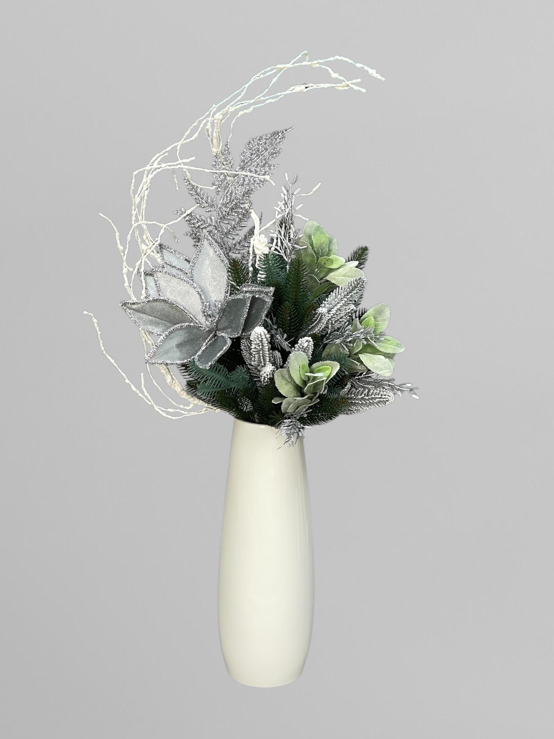 Букет новогодний с блестящими цветами и хвоей (А444)