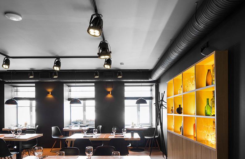 Світильник трековий поворотний Brille KW-16 E27 BK (48-017) - фото 6