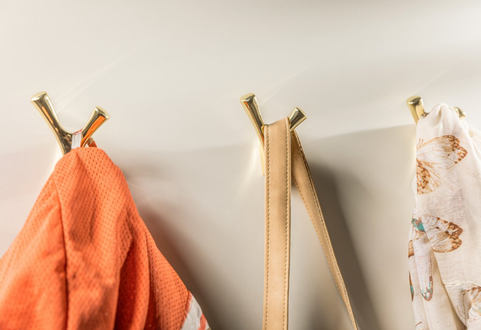 Крючок для одежды настенный GTV TORNA металлический 71х81х47 мм Золото (24767934) - фото 6