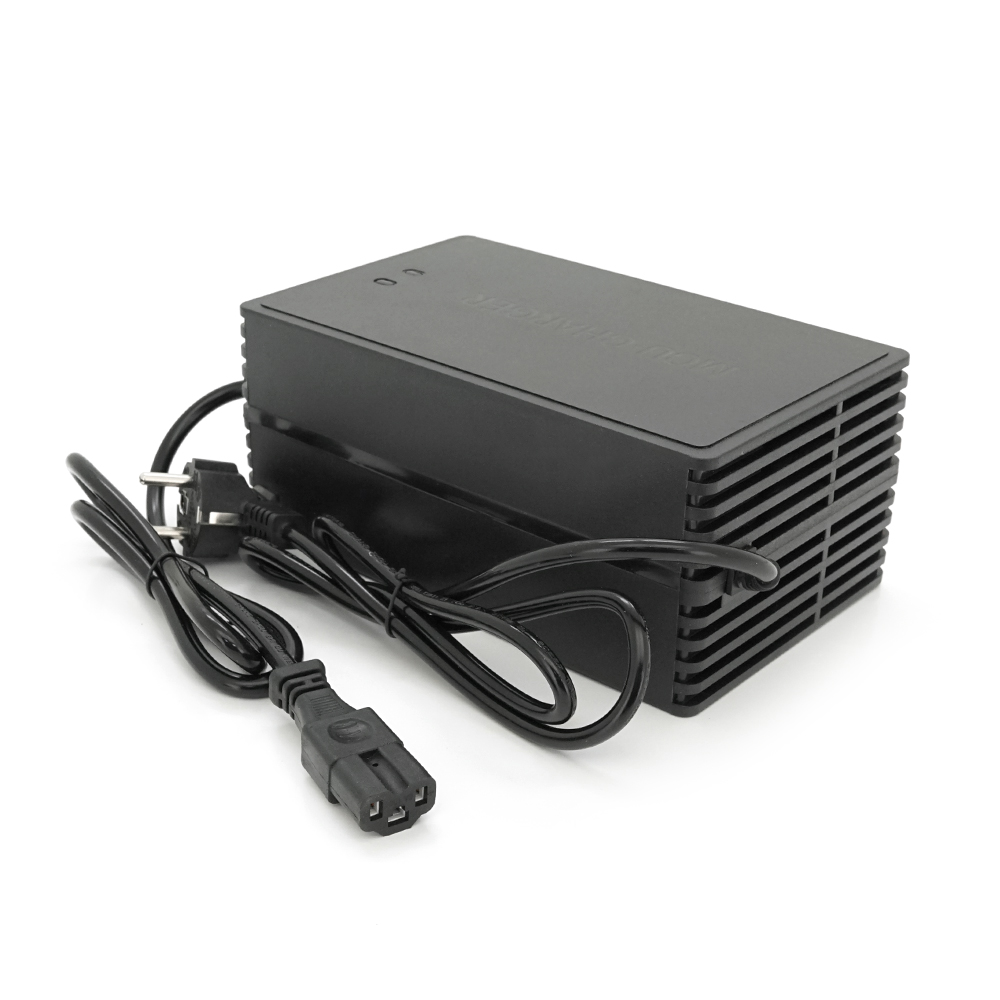 Зарядное устройство VOLTRONIC LiFePo4 72V 24S 8A 750W для аккумуляторов с индикацией (36989)