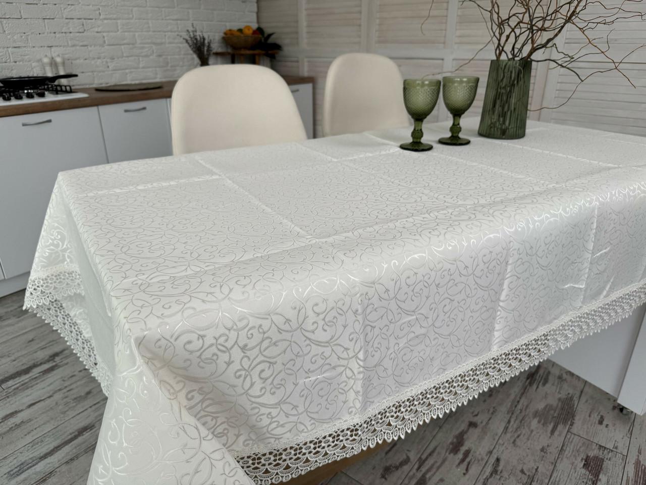 Скатерть праздничная Завиток с кружевом тканевая 150x220 см Молочный (3385-zm)