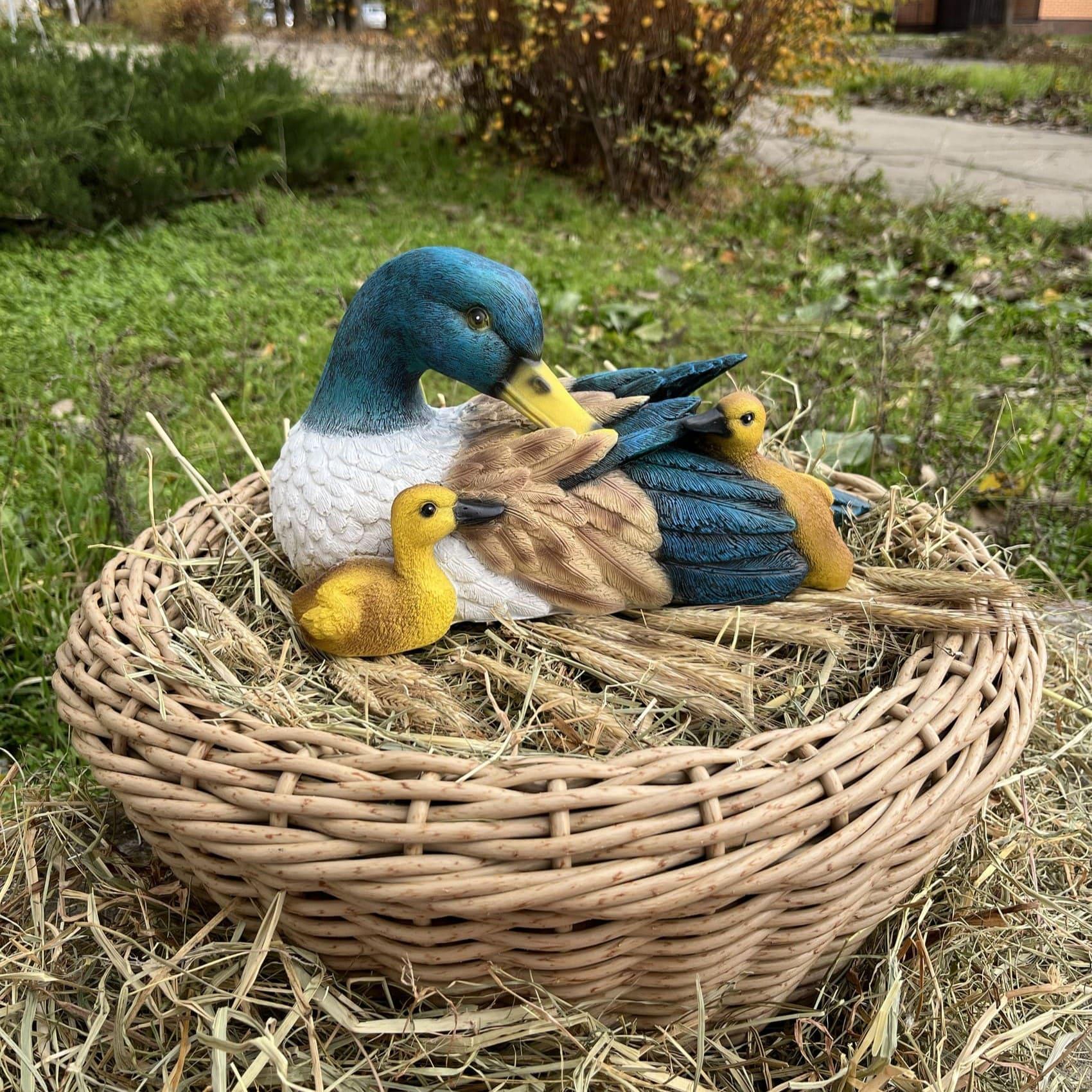 Садовая фигура Утиная семья в гнезде из ротанга №3 d 45 см (4484)