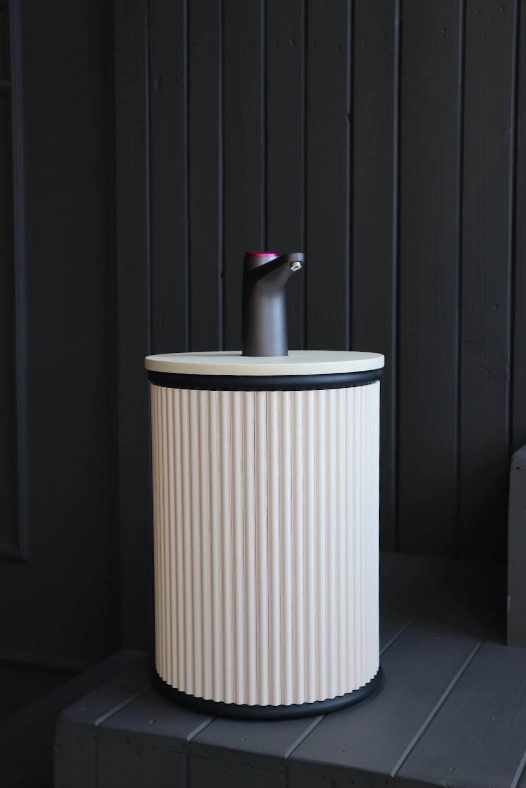 Тубус для бутля с водой Allendor Glory с помпой электрической 18,9 л Кремовый Тубус для бутля с водой Allendor Glory с помпой электрической 18,9 л Кремовый