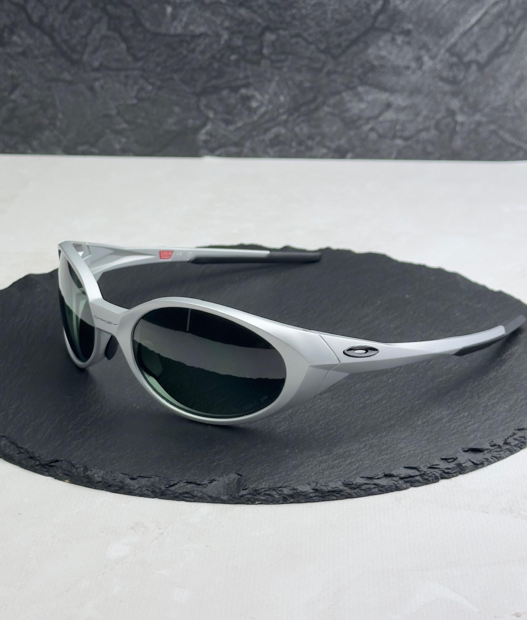 Солнцезащитные очки Oakley Eye Jacket Redux OO9438 с темной линзой Prizm Black поляризованные мужские Серебряный