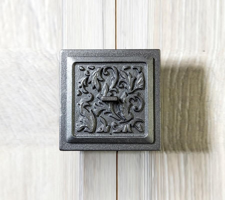 Дверца чистящая KHLP Дубок из чугуна с узорами 155х155 мм