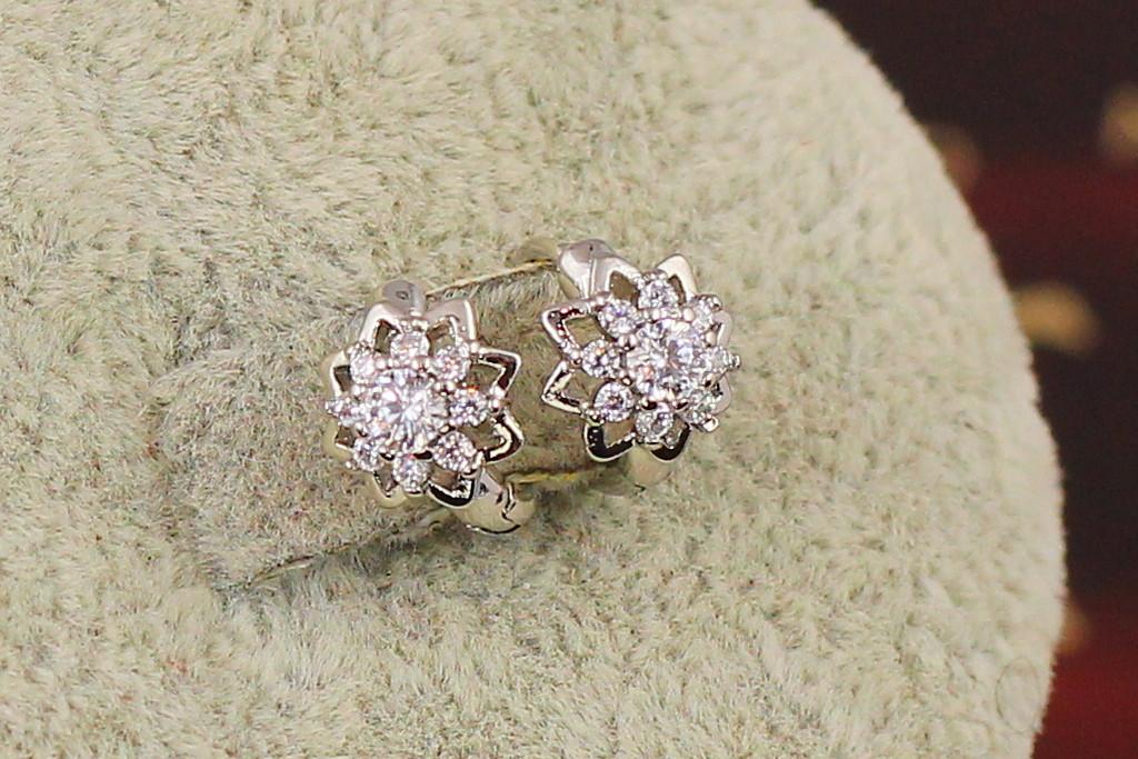 Сережки дитячі Xuping Jewelry Квіточка з різьбленими пелюстками 9,5 мм Сріблястий