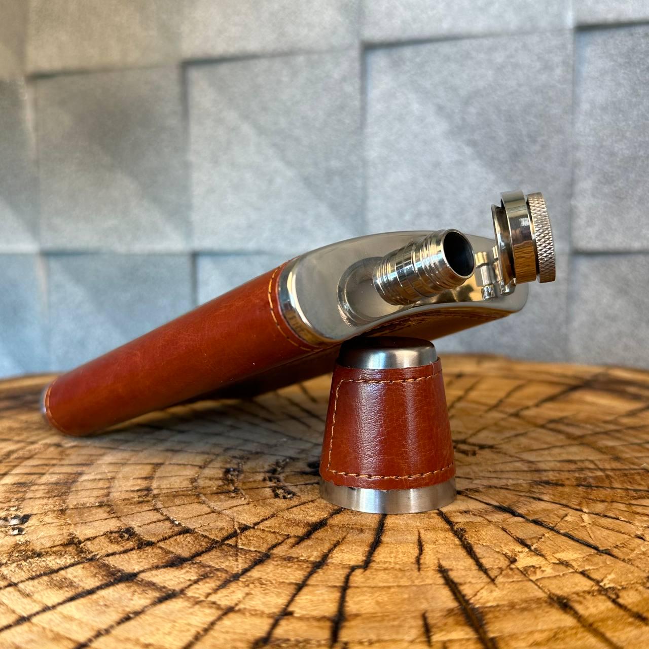 Набор фляга для алкоголя и 4 рюмки с гербом в подарочной коробке (61036) - фото 2 Набор фляга для алкоголя и 4 рюмки с гербом в подарочной коробке (61036) - фото 2