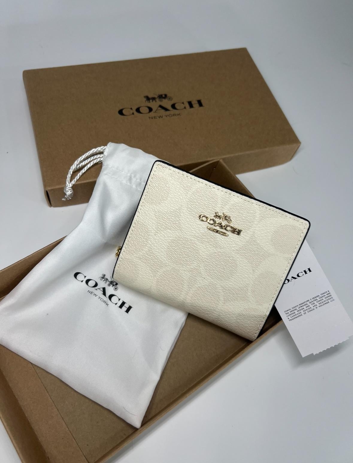 Кошелек женский кожаный Coach Snap Wallet in Signature Canvas C3309 (562234) Кошелек женский кожаный Coach Snap Wallet in Signature Canvas C3309 (562234)