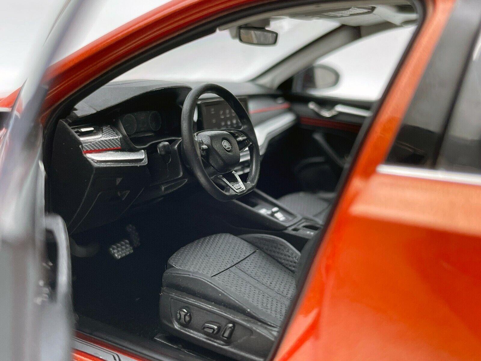 Модель автомобіля Skoda Octavia PRO 2021 р. 1:18 Помаранчевий (24) - фото 7