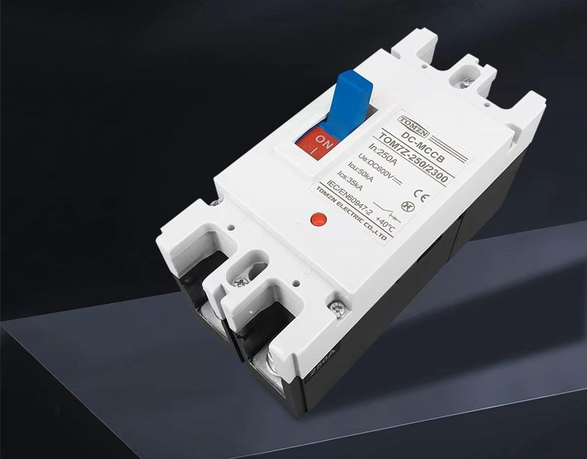 Вимикач постійного струму TOMZN двополюсний автоматичний DC 100 А великий під болтове підключення до 600 В (101658503) - фото 5 Вимикач постійного струму TOMZN двополюсний автоматичний DC 100 А великий під болтове підключення до 600 В (101658503) - фото 5