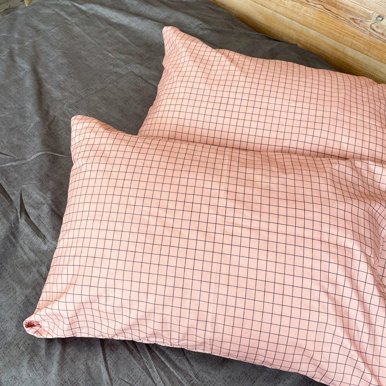Комплект постільної білизни у клітинку полікотон євро 2 наволочки 50х70 см Персиковий із сірим (2499013147) - фото 4 Комплект постільної білизни у клітинку полікотон євро 2 наволочки 50х70 см Персиковий із сірим (2499013147) - фото 4